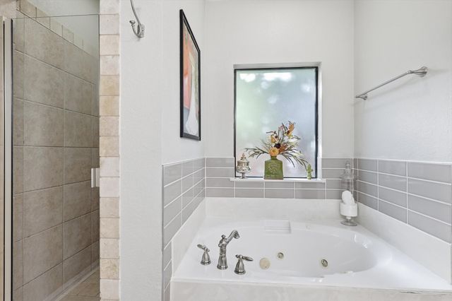 1805 Spinnaker Lane, Azle, TX 76020