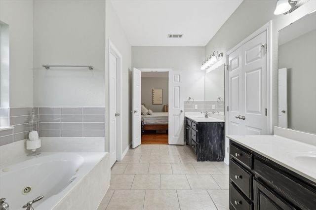 1805 Spinnaker Lane, Azle, TX 76020