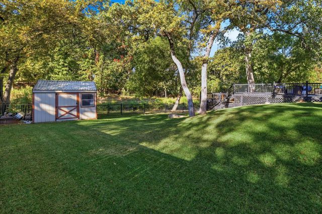 1805 Spinnaker Lane, Azle, TX 76020