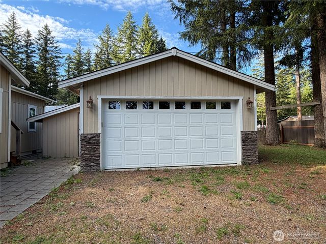 8595 Golden Valley Drive, Maple Falls, WA 98266