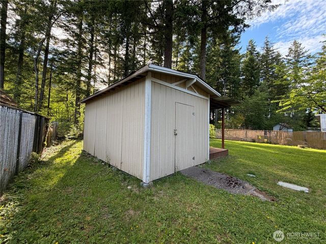 8595 Golden Valley Drive, Maple Falls, WA 98266