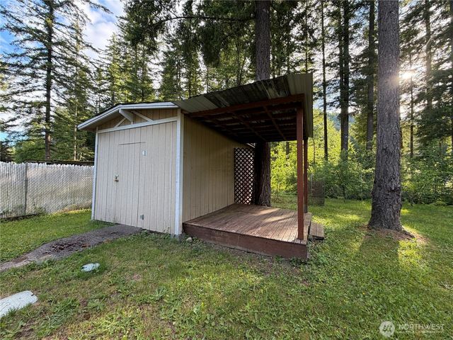 8595 Golden Valley Drive, Maple Falls, WA 98266