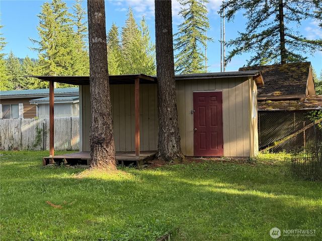 8595 Golden Valley Drive, Maple Falls, WA 98266