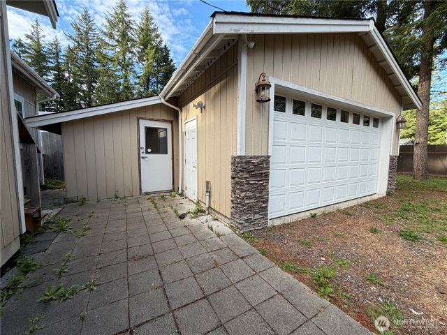 8595 Golden Valley Drive, Maple Falls, WA 98266