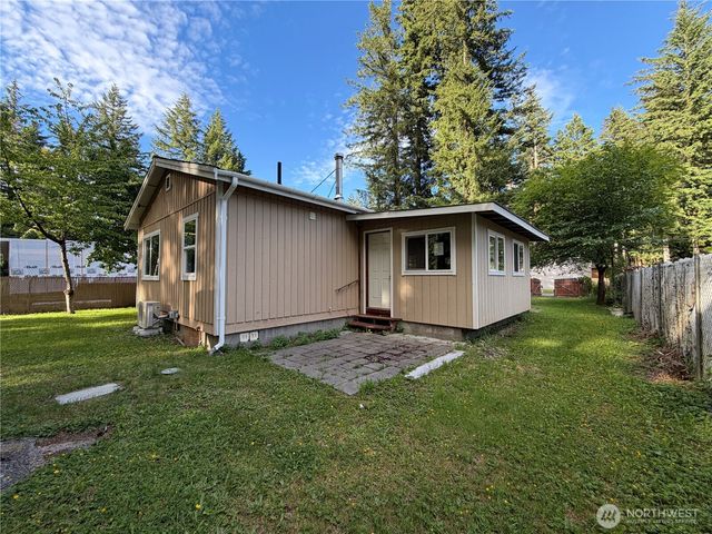 8595 Golden Valley Drive, Maple Falls, WA 98266