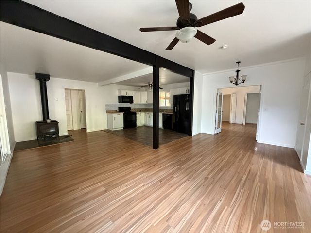 8595 Golden Valley Drive, Maple Falls, WA 98266