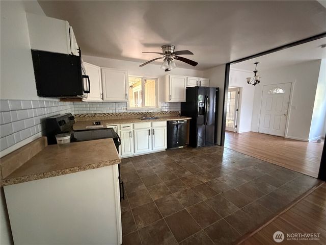 8595 Golden Valley Drive, Maple Falls, WA 98266