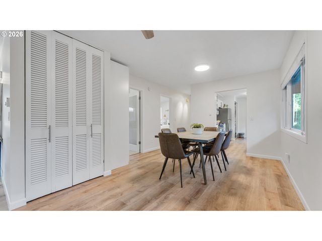 6737 Sw 30TH Ave B, Portland, OR 97219