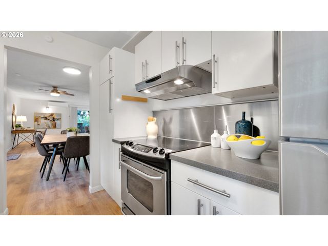 6737 Sw 30TH Ave B, Portland, OR 97219