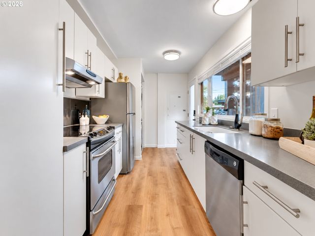 6737 Sw 30TH Ave B, Portland, OR 97219