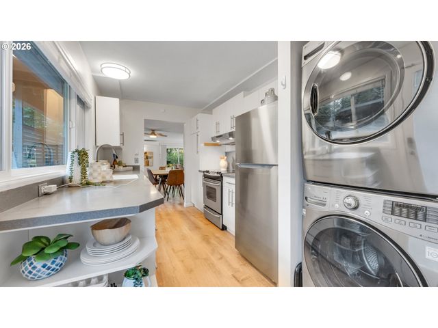 6737 Sw 30TH Ave B, Portland, OR 97219