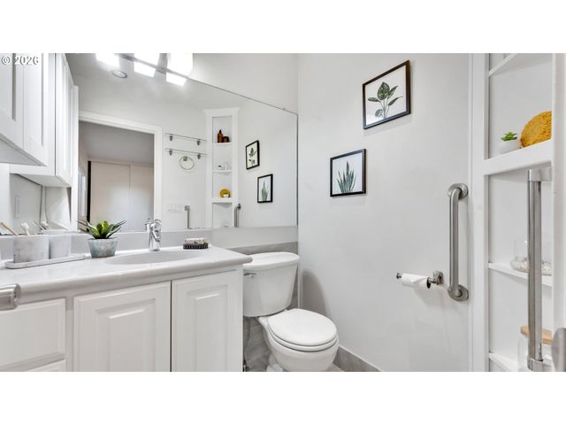 6737 Sw 30TH Ave B, Portland, OR 97219