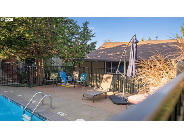 6737 Sw 30TH Ave B, Portland, OR 97219