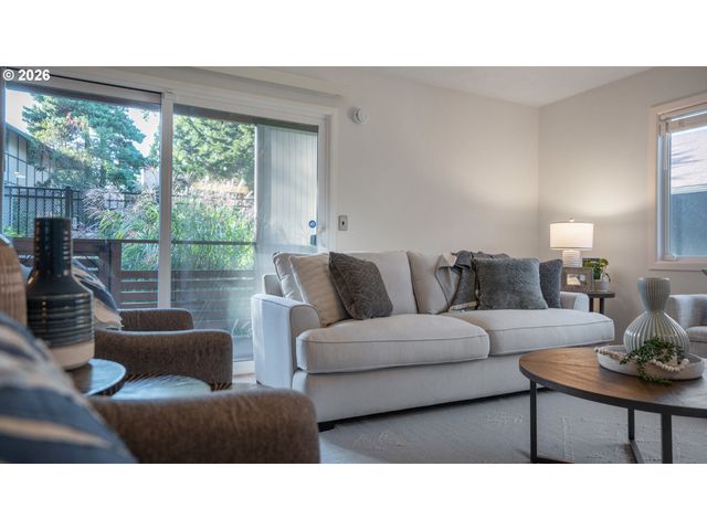 6737 Sw 30TH Ave B, Portland, OR 97219