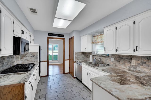 1710 Williamsburg Circle, Ennis, TX 75119