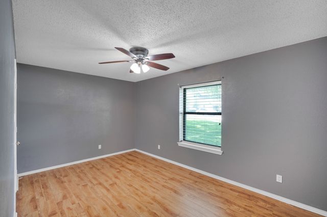 1710 Williamsburg Circle, Ennis, TX 75119