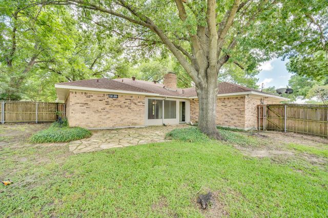 1710 Williamsburg Circle, Ennis, TX 75119