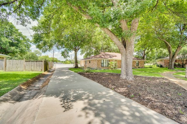 1710 Williamsburg Circle, Ennis, TX 75119