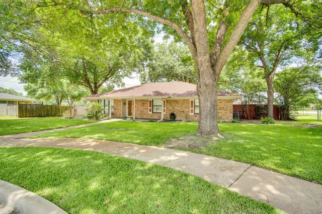 1710 Williamsburg Circle, Ennis, TX 75119