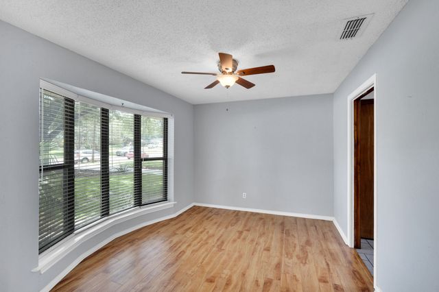 1710 Williamsburg Circle, Ennis, TX 75119
