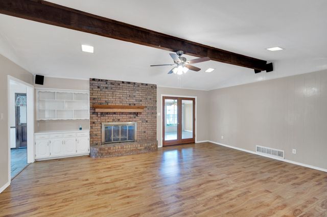 1710 Williamsburg Circle, Ennis, TX 75119
