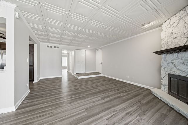 15700 86th Avenue 104, Orland Park, IL 60462