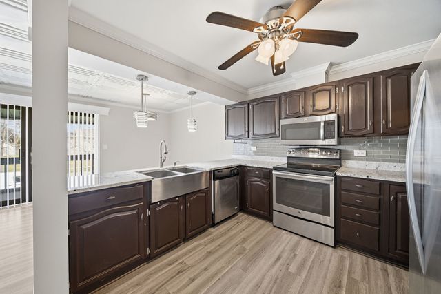 15700 86th Avenue 104, Orland Park, IL 60462