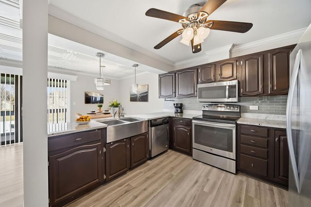 15700 86th Avenue 104, Orland Park, IL 60462