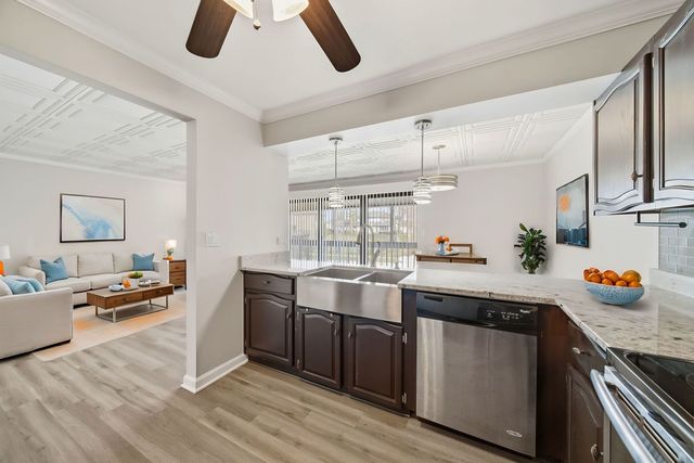 15700 86th Avenue 104, Orland Park, IL 60462