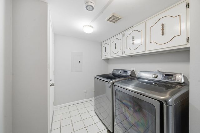 15700 86th Avenue 104, Orland Park, IL 60462