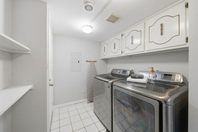 15700 86th Avenue 104, Orland Park, IL 60462