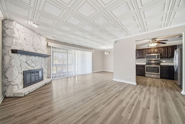 15700 86th Avenue 104, Orland Park, IL 60462