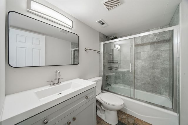 15700 86th Avenue 104, Orland Park, IL 60462