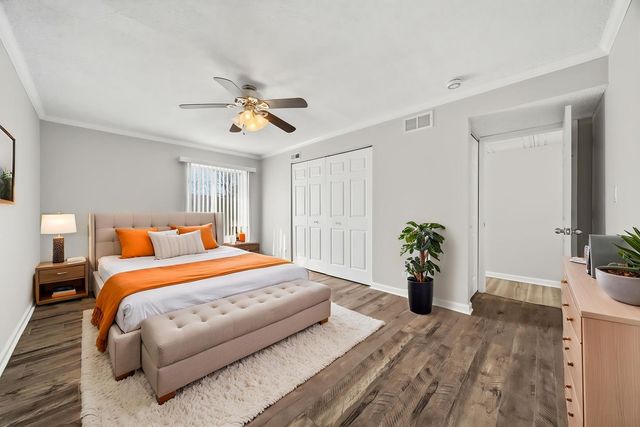 15700 86th Avenue 104, Orland Park, IL 60462