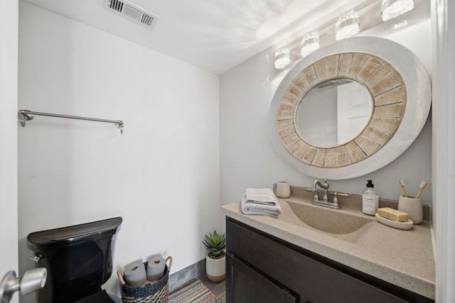 15700 86th Avenue 104, Orland Park, IL 60462