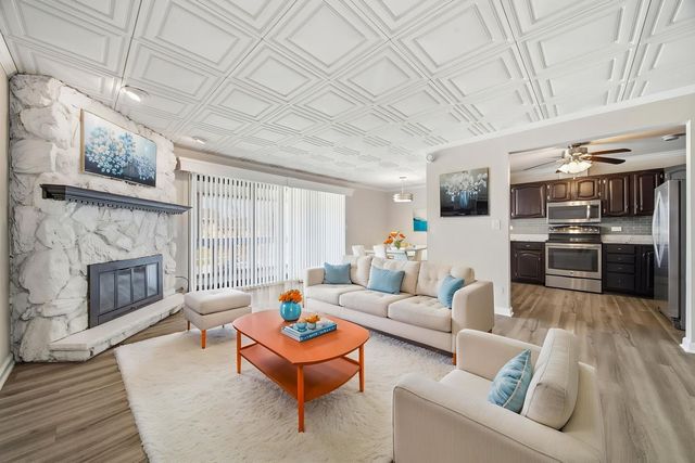 15700 86th Avenue 104, Orland Park, IL 60462