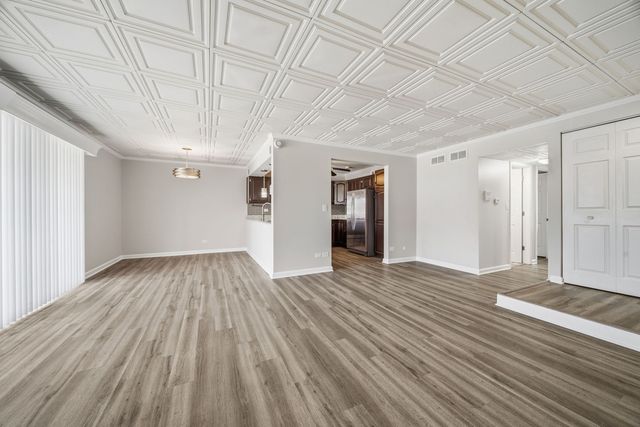 15700 86th Avenue 104, Orland Park, IL 60462