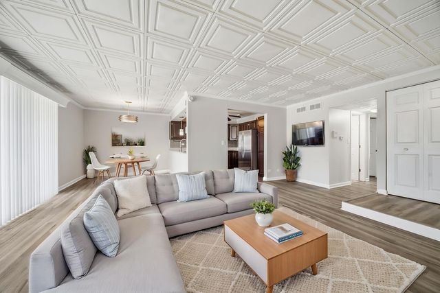 15700 86th Avenue 104, Orland Park, IL 60462