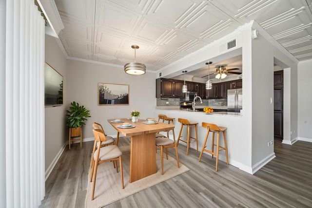 15700 86th Avenue 104, Orland Park, IL 60462