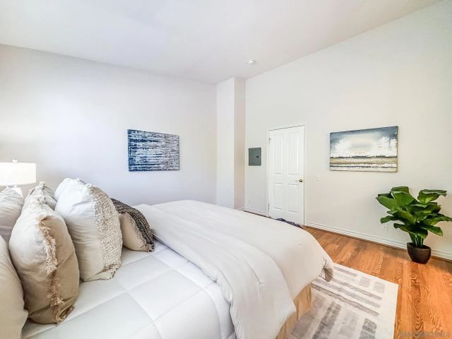 1145 Hornblend, San Diego, CA 92109