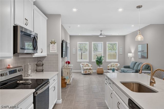 4676 Arboretum CIR 102, Naples, FL 34112
