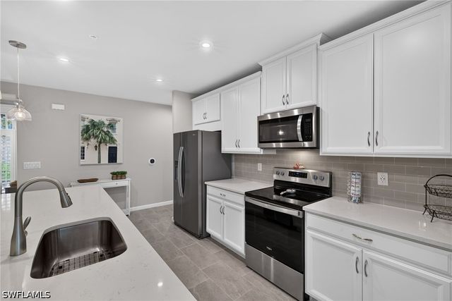 4676 Arboretum CIR 102, Naples, FL 34112