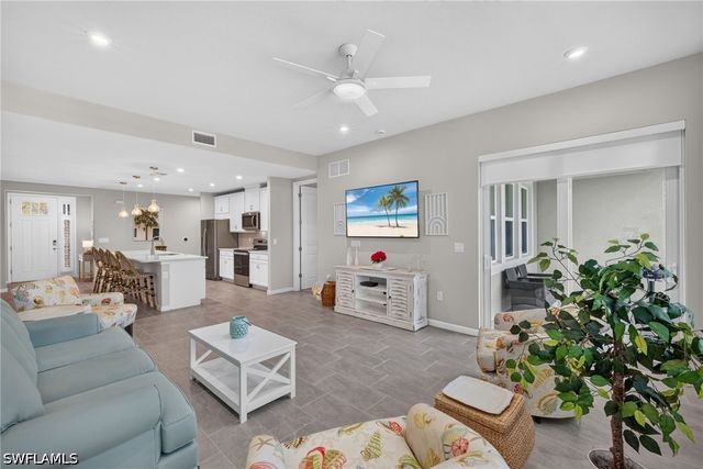4676 Arboretum CIR 102, Naples, FL 34112