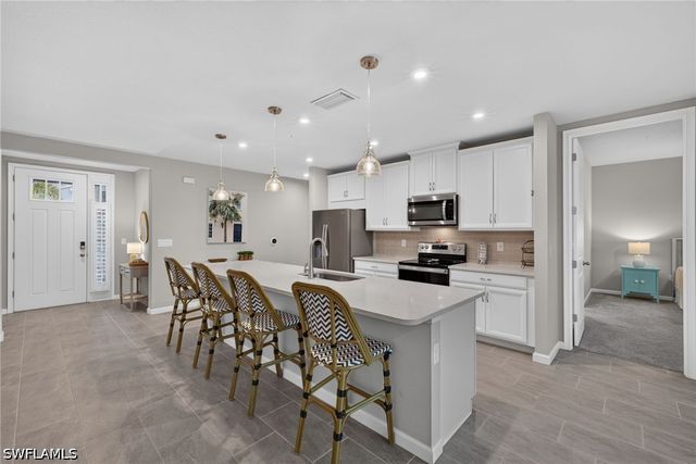 4676 Arboretum CIR 102, Naples, FL 34112