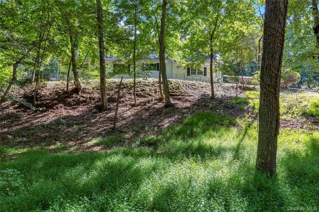 106 Boney Lane, Nissequogue, NY 11780
