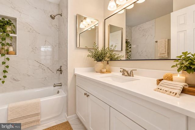 11404 APPLEGRATH WAY, Germantown, MD 20876