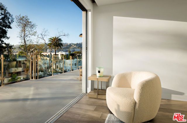 728 N Sweetzer Avenue 402, West Hollywood, CA 90069