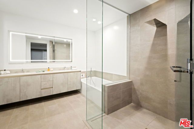 728 N Sweetzer Avenue 402, West Hollywood, CA 90069