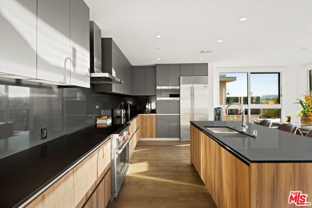 728 N Sweetzer Avenue 402, West Hollywood, CA 90069
