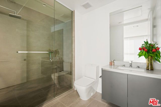 728 N Sweetzer Avenue 402, West Hollywood, CA 90069